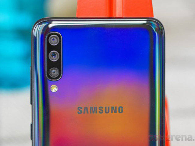 Thời trang Hi-tech - Samsung lại để lộ thiết kế mẫu smartphone tầm trung mới