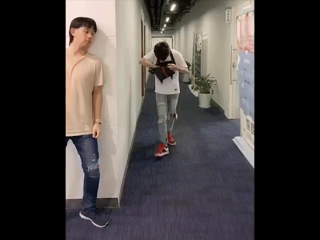 Video Clip Cười - Chúng ta ai cũng có một đứa bạn thân thế này