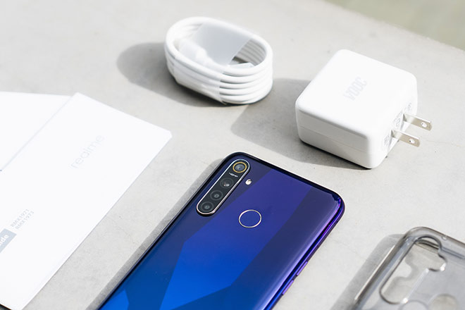 Bộ phụ kiện trên Realme 5.