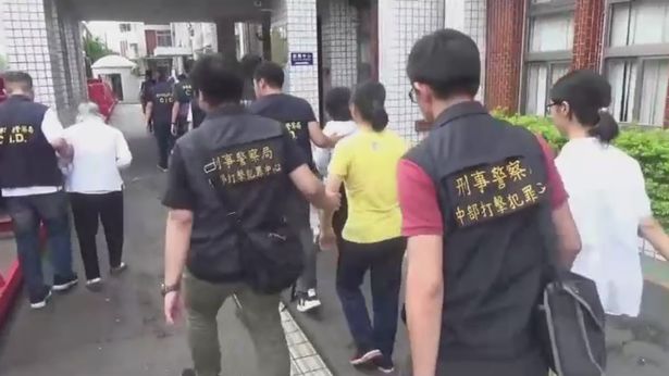 Bà Lin Hsin-yue, người tự xưng là “bồ tát sống” bị cảnh sát bắt giữ (ảnh Dailystar)