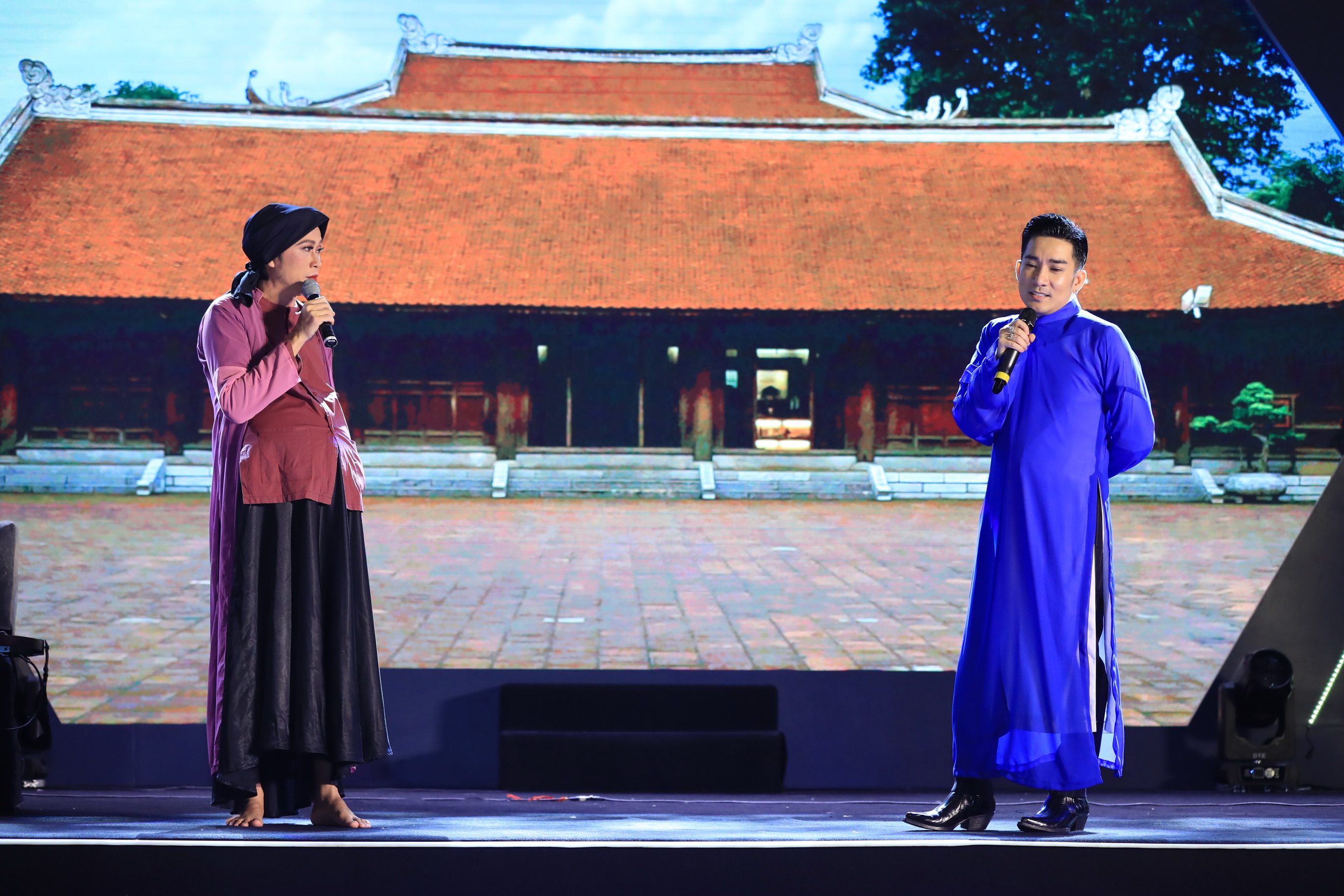 Hoài Linh giả gái diễn show Quang Hà sau vụ cháy Cung Văn hóa Hữu nghị Việt Xô - 7