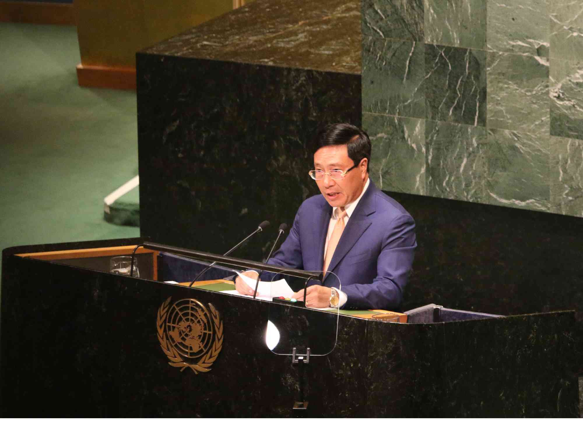 Phó Thủ tướng, Bộ trưởng Ngoại giao Phạm Bình Minh, Trưởng đoàn Việt Nam, có bài phát biểu quan trọng tại Phiên thảo luận chung Cấp cao Khóa 74 Đại Hội đồng Liên Hiệp Quốc - Ảnh: Bộ Ngoại giao
