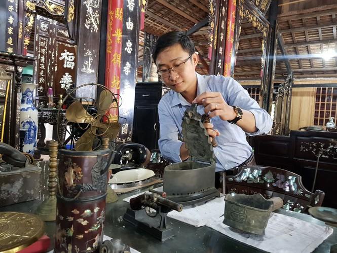 Bàn ủi con gà.
