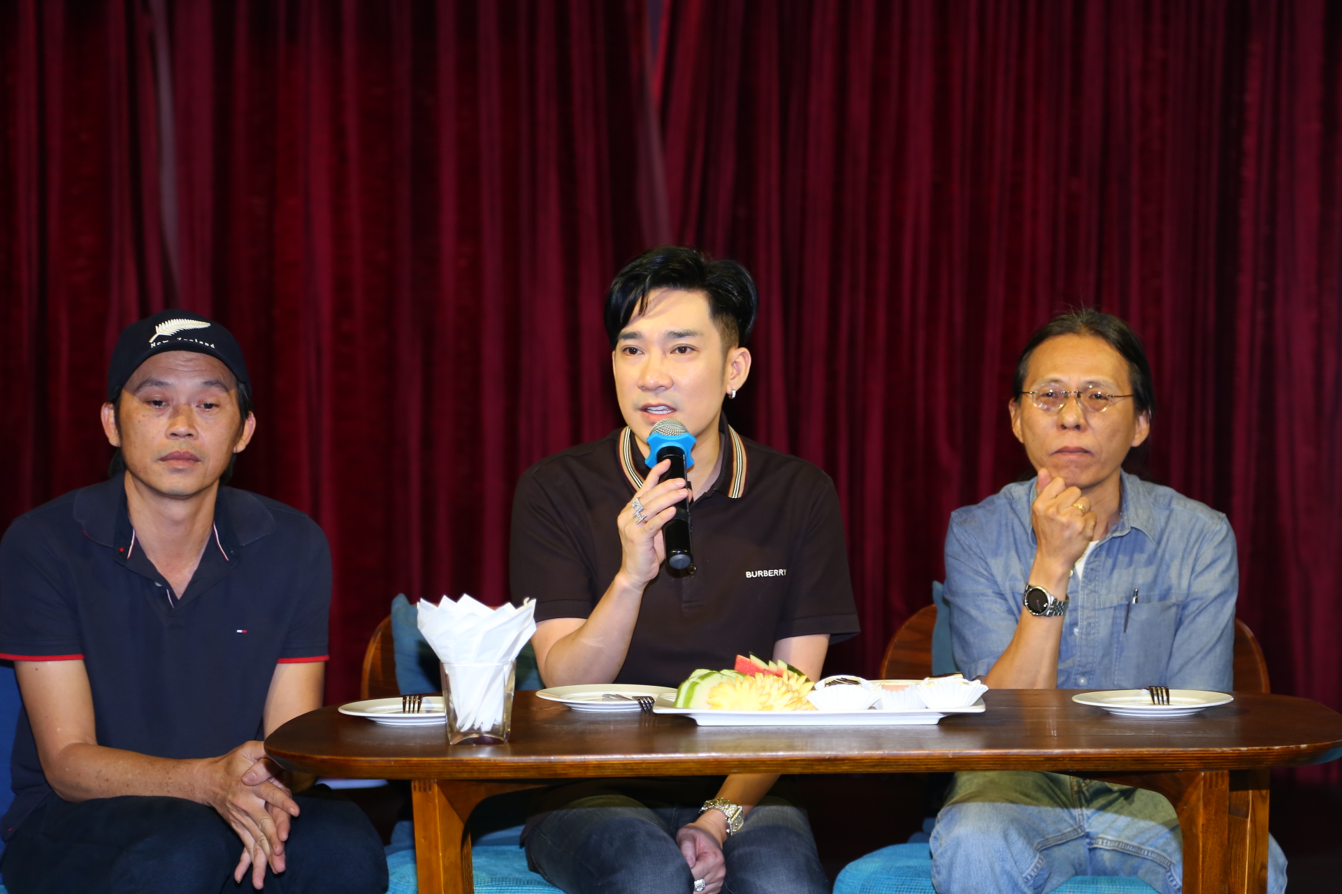 Quang Hà, Hoài Linh và nhạc sĩ Nguyễn Quang trong buổi gặp gỡ