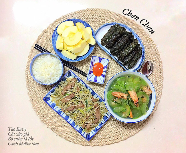 Đúng chuẩn mâm cơm người Việt.

