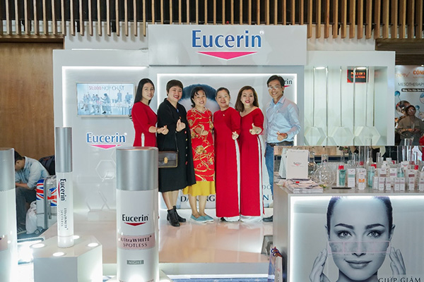 Gian hàng Eucerin tại Hội nghị thu hút rất đông khách mời tham quan, tìm hiểu sản phẩm
