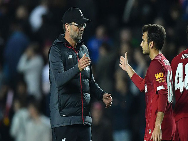 Bóng đá - Liverpool nguy cơ mất chiếc cúp đầu tiên vì Klopp "chơi dại", Arsenal chờ hưởng lợi