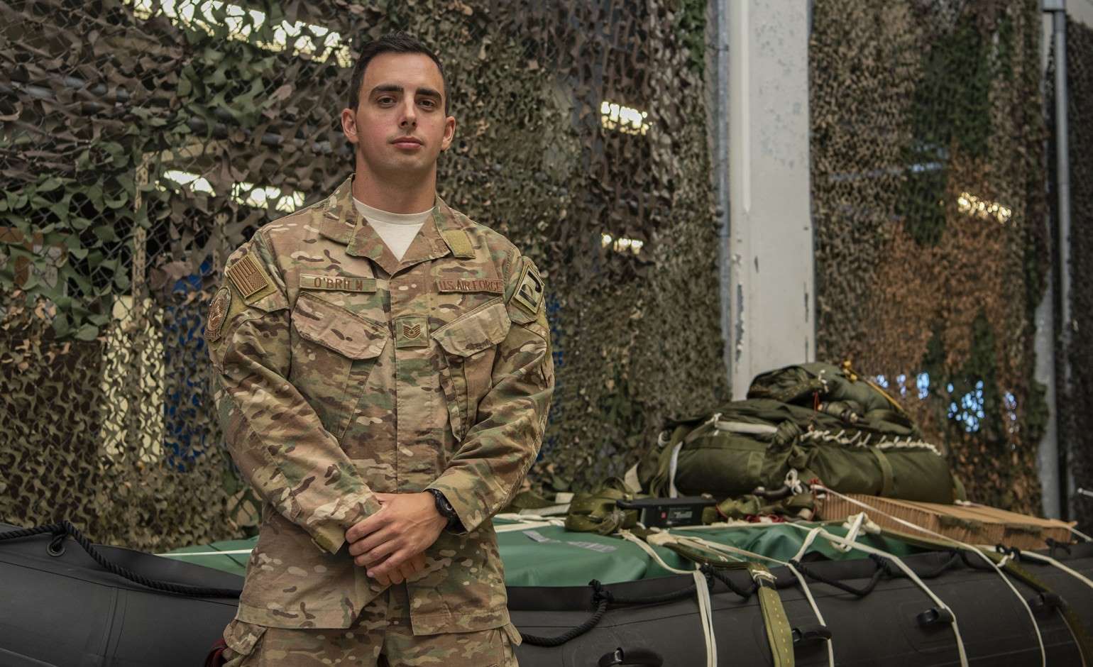 Trung Sĩ không quân Ken O'Brien lại lập thêm một chiến công mới khi đang trên đường về Mỹ nhận giải thưởng chiến công (Ảnh: MediaDC)