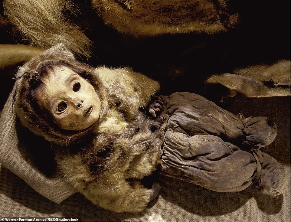Xác ướp trẻ sơ sinh được tìm thấy cùng các xác ướp khác ở Greenland