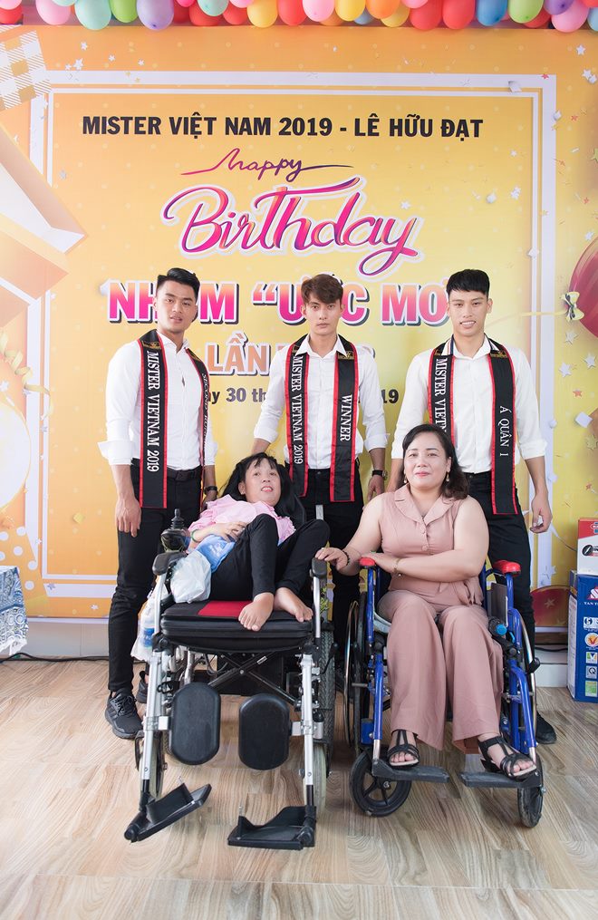 3 chàng Mister Việt Nam không ngại lăn xả vào bếp nấu ăn cho người khuyết tật - 6