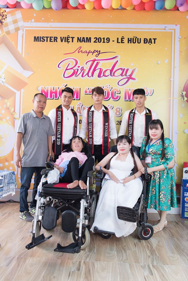 3 chàng Mister Việt Nam không ngại lăn xả vào bếp nấu ăn cho người khuyết tật - 9