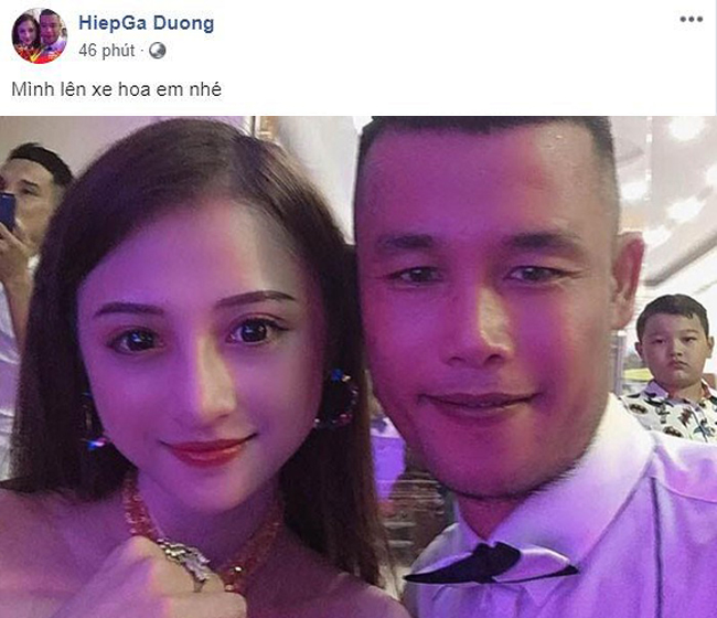Cách đây không lâu, người đẹp&nbsp;sinh năm 1996&nbsp;đến từ Bắc Giang từng vướng tin đồn là &#34;vợ thứ 4&#34; của Hiệp gà. Hiểu lầm bắt đầu từ loạt ảnh hai người chụp thân thiết khi cùng tham gia 1 sự kiện. Sau đó, cả 2 đều lên tiếng phủ nhận quan hệ thân thiết ngoài đời.
