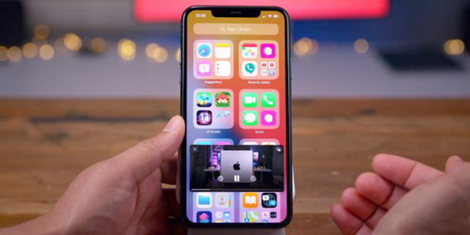 HOT: Chưa ra mắt, iPhone 12 đã có video trên tay - 1