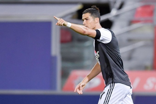 Ronaldo lập siêu phẩm đẹp mắt giúp Juventus củng cố ngôi đầu Serie A