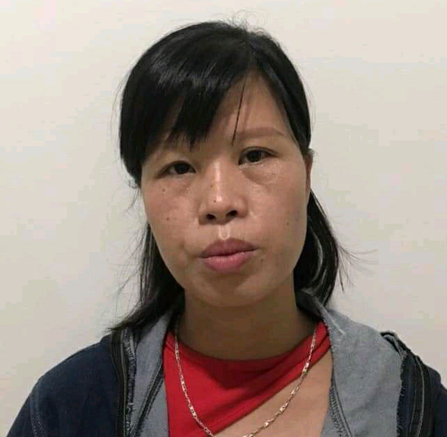  Người mẹ bỏ rơi con dưới hố ga.