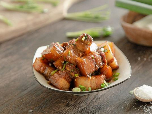 Ẩm thực - Với cách kho thịt này, gái vụng mấy cũng "chinh phục" được mẹ chồng