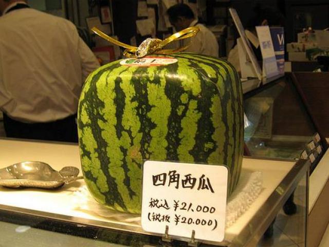 Thị trường - Tiêu dùng - 4,5 triệu đồng một quả dưa hấu, nhà giàu Việt vẫn không tiếc tiền