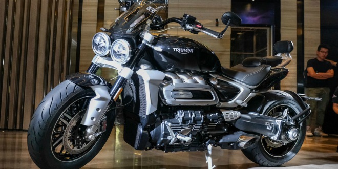 Cận cảnh “tên lửa mặt đất” Triumph ROCKET 3 GT hàng khủng - 1