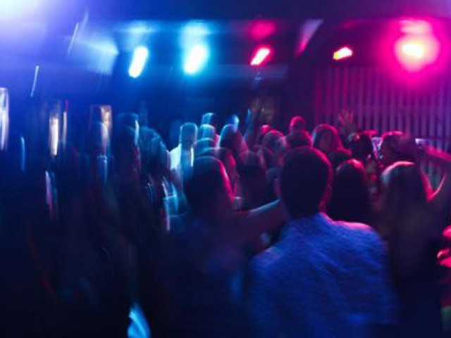 Bạn trẻ - Cuộc sống - Covid-19: Những bữa tiệc bệnh hoạn của giới trẻ Mỹ