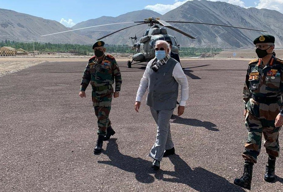 Thủ tướng Ấn Độ bất ngờ bay ra khu vực biên giới đang tranh chấp với Trung Quốc (ảnh: India Today)