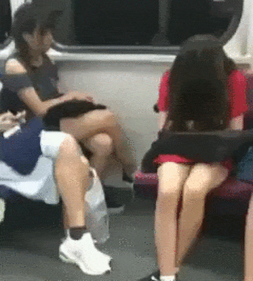 Ngã ngửa với những hành động khó đỡ của con người nơi công cộng - 5