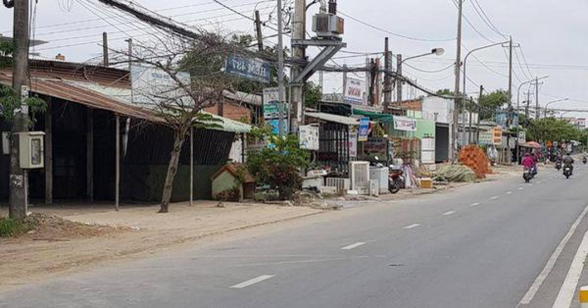 Pháp luật - Vừa rời nhiệm sở, cán bộ phường bị 2 đối tượng bịt mặt chém trọng thương