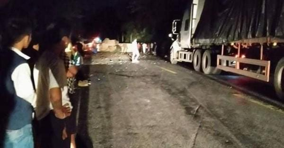 Tin tức trong ngày - Nhảy khỏi xe container gặp nạn, tài xế va trúng đá tử vong