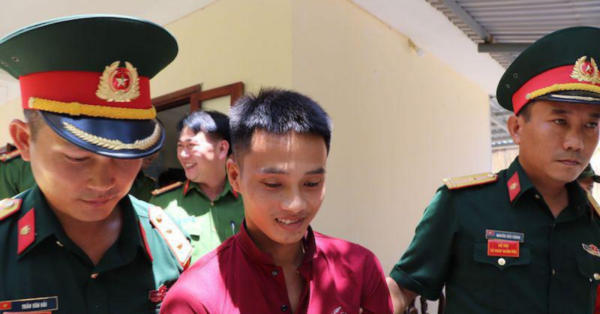 Pháp luật - Trao giấy khen cho công dân tố giác Triệu Quân Sự