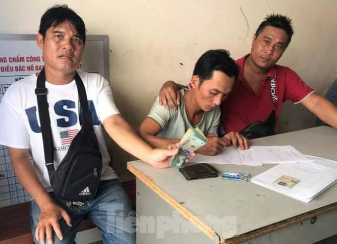 Thành (giữa) bị bắt vì dùng clip nhạy cảm để tống tiền