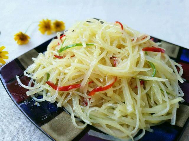 Ẩm thực - Đừng xào khoai tây ngay sau khi thái, thêm bước này khoai ngon hơn, không nát, không dính chảo