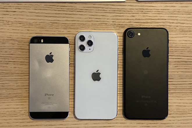 iPhone 12 5,4 inch so kè kích thước cùng iPhone 7 và SE gốc - 1