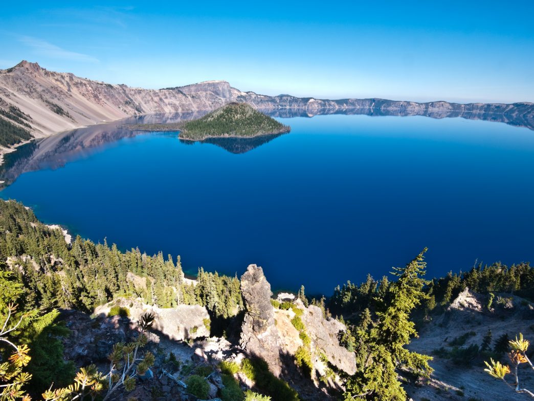 Những hồ nước đẹp và kỳ lạ nhất thế giới - 2