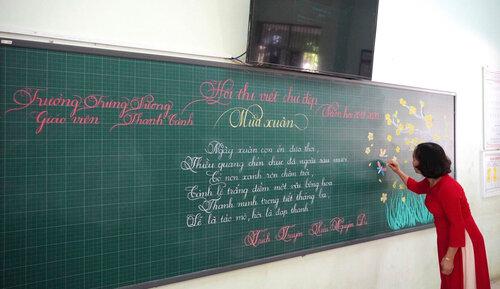 Cô giáo Quảng Trị viết chữ đẹp như vẽ tranh gây sốt mạng xã hội - 2