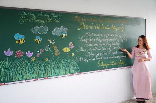 Cô giáo Quảng Trị viết chữ đẹp như vẽ tranh gây sốt mạng xã hội - 4