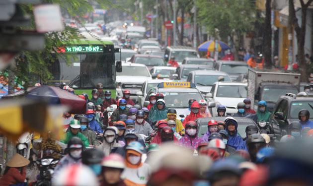 Hệ thống hạ tầng giao thông tại TP.HCM vừa thiếu lại không đồng bộ khiến tình trạng kẹt xe xảy ra thường xuyên. Ảnh: XUÂN GIANG