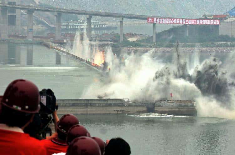 Vụ nổ năm 2006 được coi là phép thử cuối cùng trước khi đập Tam Hiệp đi vào hoạt động.