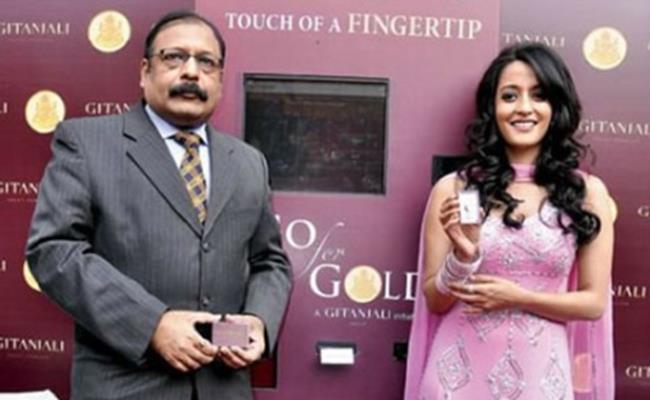 Tại Ấn Độ, hãng trang sức Gitanjali đã tạo ra xu hướng mới khi tung ra dòng máy ATM bán kim cương đầu tiên trên thế giới.
