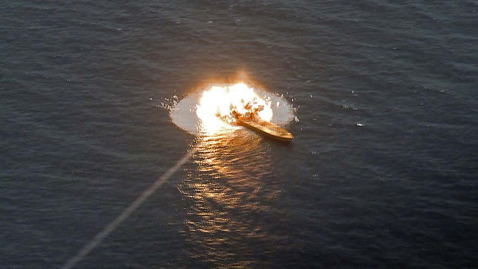 Iran hồi tháng trước tập trận quân sự rầm rộ, phóng tên lửa diệt mục tiêu trên biển.