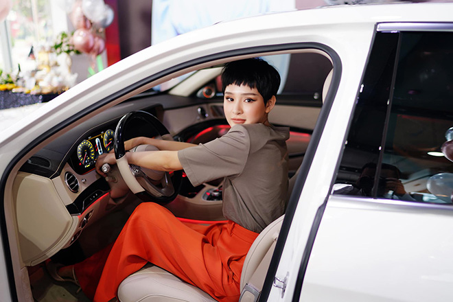 Nữ ca sĩ Hiền Hồ tậu Mercedes-Benz S450L Luxury gần 5 tỷ đồng - 3