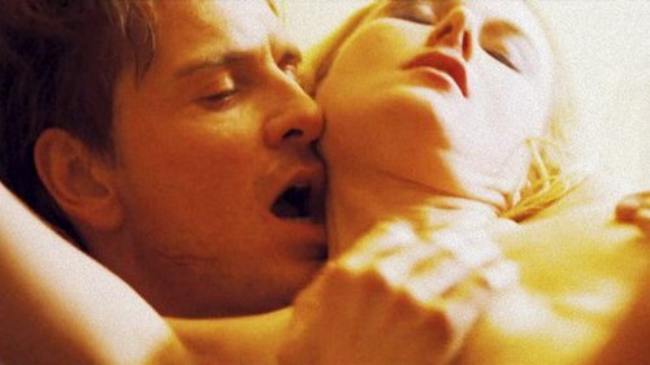 Anh ta che giấu chứng nghiện sex với cả gia đình và thế giới.
