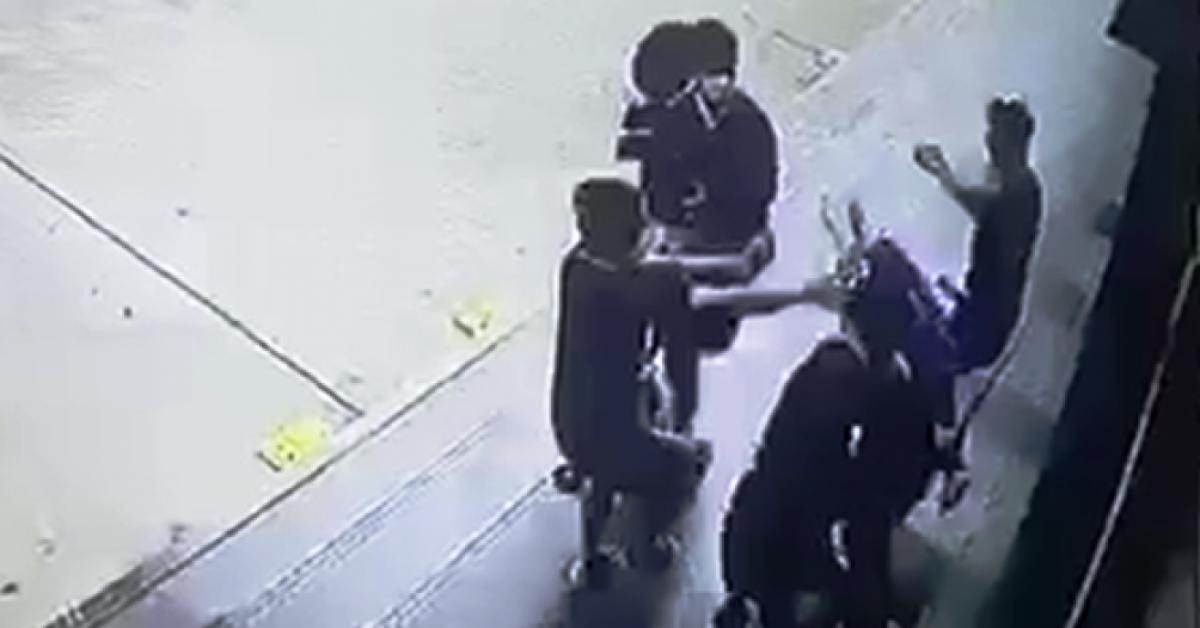 Pháp luật - Nhóm thanh niên nổ súng, đánh hội đồng trước TTTM ở TP.HCM khai gì?