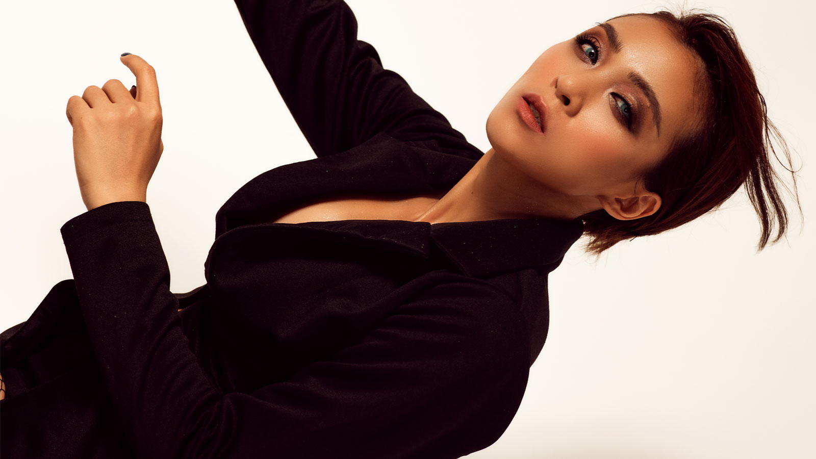 Ca sĩ - diễn viên Hoa Di Linh: &#34;Những mối tình đã dạy tôi trưởng thành&#34; - 5