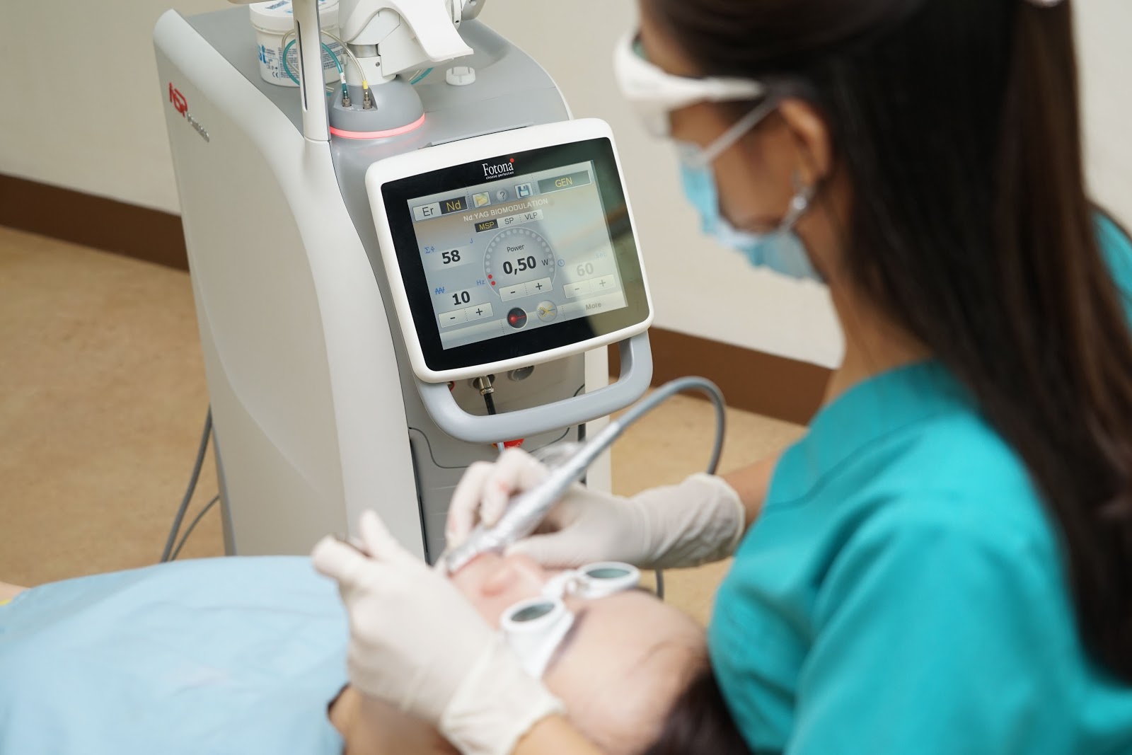 Chỉ từ 3-5 phút mỗi lần trị liệu, Laser LightWalker giúp bạn “tháo niềng” sớm hơn từ 3-6 tháng.