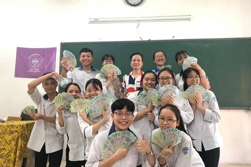 Bạn trẻ - Cuộc sống - Lớp 12 ở Vĩnh Phúc nhận tổng tiền thưởng gần nửa tỉ đồng vì có thành tích học tập tốt