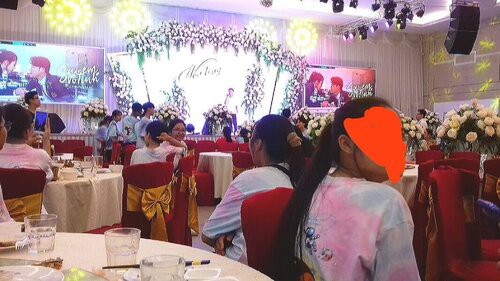 Bạn trẻ - Cuộc sống - Gala tổng kết năm học sang chảnh như tiệc cưới, dân mạng để lại bình luận thích thú