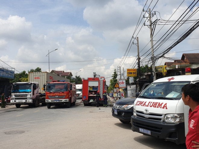 Xe cấp cứu đã có mặt tại hiện trường. Ảnh: KD