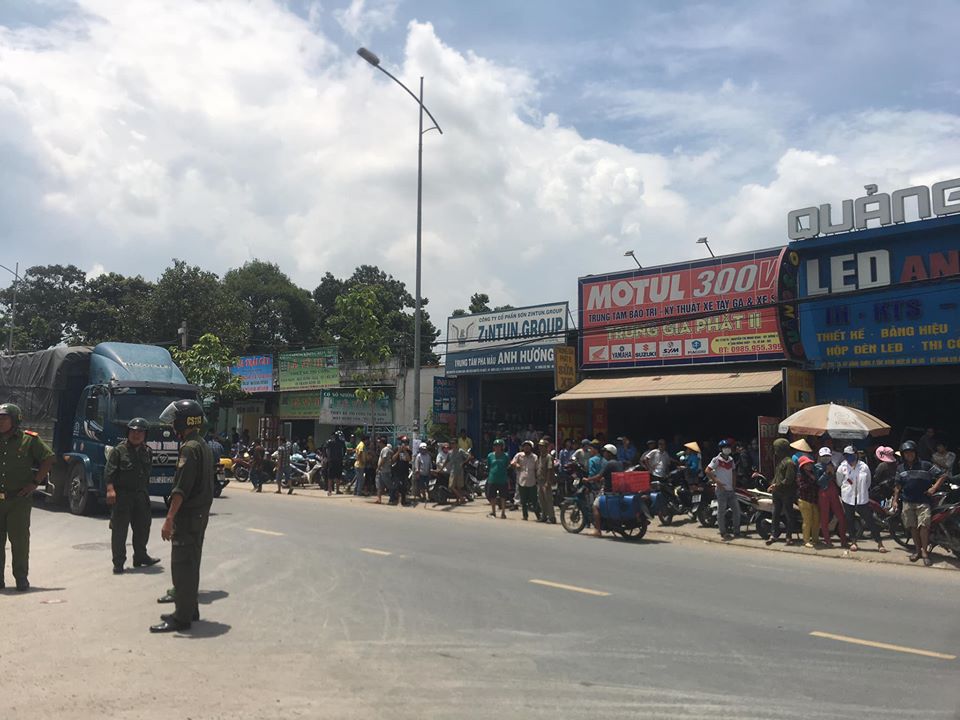 Theo người dân địa phương, tiệm cầm đồ có 1 đôi nam nữ sinh sống cùng 1 trẻ nhỏ. Vào sáng cùng ngày, người dân vẫn thấy người đàn ông sống ở tiệm cầm đồ mở cửa ra ngoài.