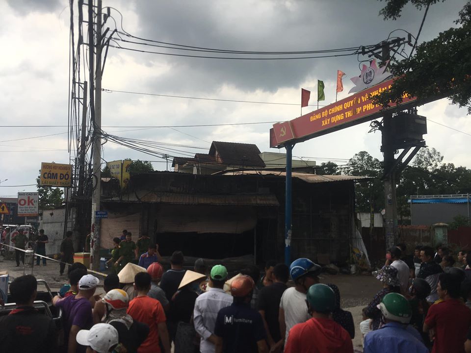  Theo thông tin ban đầu, vụ cháy làm 3 người tử vong. Danh tính 3 người chết được xác định: Anh Nguyễn Xuân Hoan (sinh năm 1989); chị Đỗ Thị Uyên (sinh năm 1990) cả 2 cùng quê Thanh Hoá và bé Đỗ Việt Anh (sinh năm 2014, con chị Uyên).