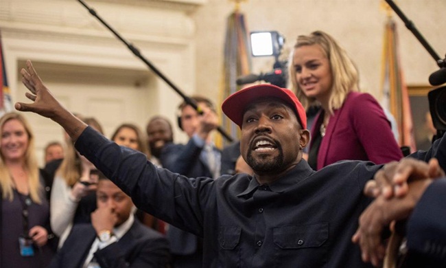 Tại New York, Kanye từng mua một căn hộ năm 2004 và bán năm 2018.

