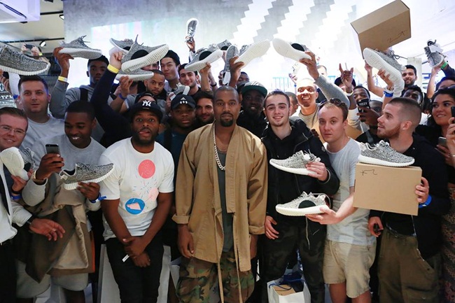 Thương hiệu này của Kanye bán quần áo, giày thể thao hợp tác với Adidas. Thương hiệu Yeezy được định giá 3 tỷ USD trong năm 2019 và Kanye West là chủ sở hữu duy nhất của thương hiệu này.
